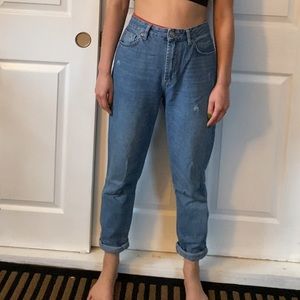 UO light wash high waisted mom jeans 28